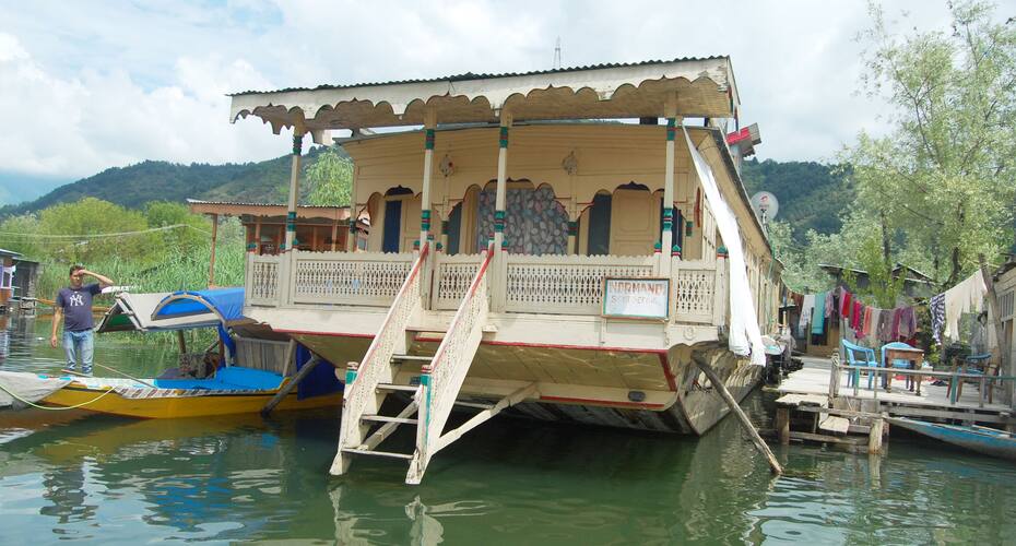 Young Normandi Houseboat, Srinagar 1